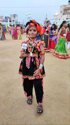 Navratri Makeup, Boys Makeup, Fancy Dress Ideas, Garba Dress, Dress For Kids, Festivals Of India, Crochet Carpet