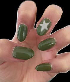 Маникюр Nails For Cool Skin Tone, Nail Inspo Short Green, Gel Nail Designs Green, Dark Sage Green Nails, Green Gel Nails Short, Simple Nails Inspiration, Green Gel Nails Ideas, Green Nails With Design, Shades Of Green Nails