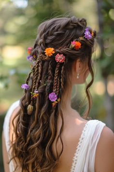 Perfect for a boho-chic look, these festival-inspired waterfall braids are adorned with multicolored flower accents, blending elegance with whimsy for a captivating hairstyle. Fairy Garden Hairstyle, Floral Braided Hairstyles, Fake Flowers In Hair, Braided Hair With Flowers, Flowers In Braids, Hairshow Ideas, Rave Hairstyles, Cookie Wedding, Cool Easy Hairstyles