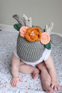 Want to knit the perfect baby girl? Here it is! Baby Deer Hat, Crochet Baby Beanie, Knitted Hats Kids, Bonnet Crochet, Hat Knit, Baby Hats Knitting, Knit Hats, Crochet Baby Hats, Hat Knitting Patterns