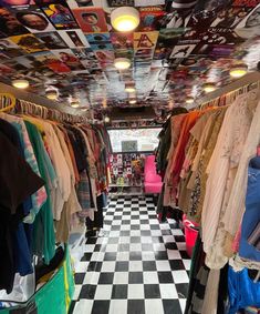 Cool Thrift Stores, Store Wall Design, Thrift Store Interior, Thrift Shop Ideas, Thrift Stores Aesthetic, Bus Store, Vintage Store Aesthetic, Thrift Shop Aesthetic, Thrift Store Aesthetic