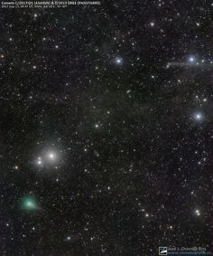 an image of the sky with many stars