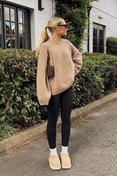 Leggings Outfit Winter, Stile Blair Waldorf, Adrette Outfits, Modele Fitness, Look Legging, Fest Outfits, Looks Pinterest, Black Leggings Outfit, Cozy Fall Outfits