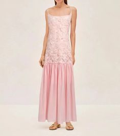 Hot Fashionista Fannie Floral Appliqué Pleated Hem Midi Dress Classic Midi Dress, Elegant Flats, Light Cardigan, Bandage Dresses, Glamorous Party, Fabric Making, Tailored Blazer, Cami Crop Top, Floral Applique