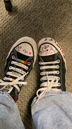 Boty Converse, Meeting Celebrities, Secret Wallpaper, Sharpie Shoes, Custom Shoes Diy, Micro Crochet