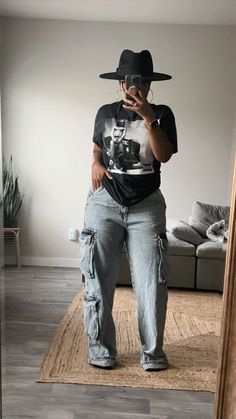 White Top Cargo Pants Outfit, Comfortable Cargo Outfits, Black Jeans Cute Outfit, Football Game Attire For Black Women, Relaxed Baddie Outfits, Edgy Elegant Style Summer, Park Outfits Black Women, Everyday Fall Outfits Black Women, Jasmine Sullivan Concert Outfit