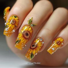 White Sunflower Nails, White Sunflower, White Sunflowers, Great Nails, Sunflower, Nail Designs, Nail Art, Black And White