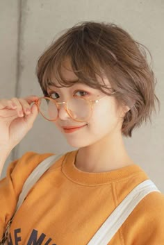 Short Hair Styles Women, Women With Glasses, Asian Short Hair, Shot Hair Styles, Short Hair Haircuts, Pose References, Pose Reference Photo