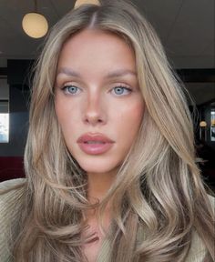 Hair Colors For Blue Eyes, Dark Skin Blonde Hair, 90s Makeup Look, Bombshell Makeup, Pale Makeup, Hair Pale Skin, Blonde Hair Makeup, Classy Clothing, Classy Makeup