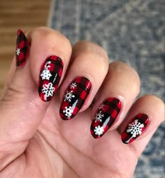 Holiday Plaid Nails, Buffalo Plaid Nails, Fingernails Designs, Nails Xmas, Cute Nail Colors, Red Buffalo Check, Buffalo Check Christmas, Fingernail Designs