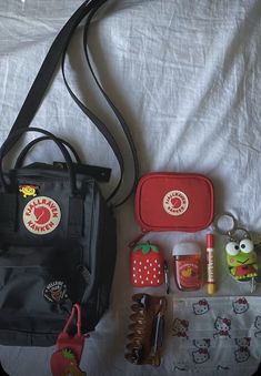 Whats In My Kanken Backpack, Mini Kanken Backpack Outfit, What’s In My Mini Backpack, Kanken Sling Aesthetic, Kanken Sling Bag Aesthetic, Whats In My Backpack Aesthetic, Kanken Mini Aesthetic, In Bag Aesthetic, Kanken Sling Bag Outfit