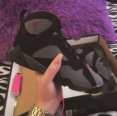 S U N N Y K E L S S Tennis Jordan, Feminine Fatale, Jordan 7s, Tennis Shoes Women, Retro Jordans, Jordans Retro, Retro 7, Pink Slides, Basket Style