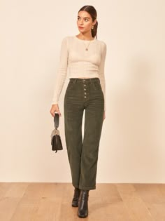 Styling Curdoroy Pants, High Rise Cropped Jeans Outfit, Curdoroy Outfit Womens, Olive Corduroy Pants Outfit, Olive Green Corduroy Pants Outfit, Olive Green Wide Leg Pants Outfit, Green Corduroy Pants Outfit, Corduroy Pants Outfit, Jeans Heels Outfit