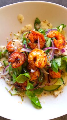 A bowl of prawn and peach salad with some dressing and greens showing too Prawn Salad Recipe Dinners, Shrimp Recipes Salad, Brunch Salad Ideas, Shrimp Lunch Ideas, Peach Lunch, Prawns Salad, Fish Salad Recipe, Peach Salad Dressing, Prawn Salad Recipe