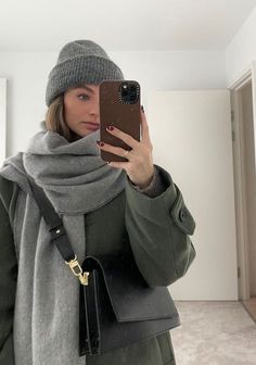 Europe Winter Fashion, Autumn Outfits Women, Winter Outfit Ideas For Women, Comfy Things, Style For Spring, Europe Winter, Spring Fashion Trends, Winter Trends