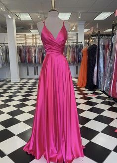 Vestidos Color Fucsia, Spaghetti Strap Bridesmaid Dress, Spaghetti Strap Bridesmaids Dresses, Prom Dresses With Pockets, V Neck Prom Dresses, Stunning Prom Dresses, Evening Style, Satin Evening Dresses, Prom Dress Ideas