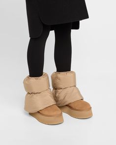 Tall Uggs, Ugg Mini, Ugg Classic Mini, Shoes Outfit Fashion, Leg Warmer, Sheepskin Boots, Ugg Classic, Classic Boots, Slides Shoes