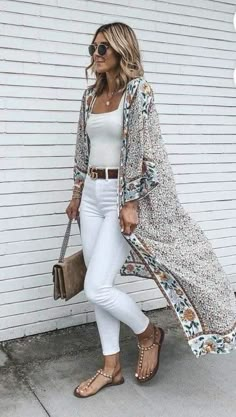 Casual Beige Summer Kimono, Beige Kimono For Beach In Fall, Casual Fall Beach Kimono, Casual Printed Free Size Kimono, Casual Printed Free-size Kimono, Casual Free Size Printed Kimono, Casual Long Printed Kimono, Casual Long Floral Print Kimono, Boho Chic Outfits Summer