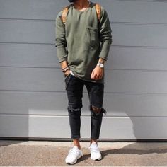 Street Tshirt, Stylish Inspiration, Mens Trousers Casual, Streetwear Inspo, Grey Trench Coat, Stylish Men Casual, Peacoats, Jeans Shirt