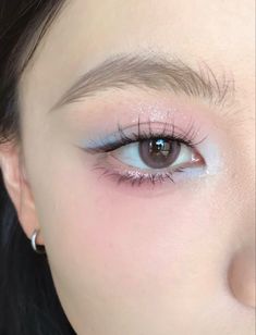 Blue Simple Eye Makeup, Txt Concert Makeup, Simple Concert Makeup, Newjeans Makeup, Txt Concert, Debut Ideas, Cute Eye Makeup, Doll Eye Makeup