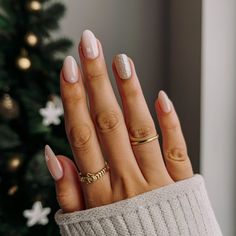 Christmas is a time of joy, warmth, and togetherness. While we decorate our homes and dress up for the season, why not add some holiday cheer to your nails as well? Simple Christmas nails are an easy and fun way to show off your festive spirit. Whether you’re getting ready for a cozy family gathering or a stylish office party, simple Christmas nails can be the perfect accessory. Nude Nails For Christmas, Small Winter Nails, Short Neutral Christmas Nails, Natural Xmas Nails, Simple Christmas Nails Oval, Neutral Xmas Nails, Holiday Engagement Nails, Holiday Neutral Nails, Christmas Nails Minimal