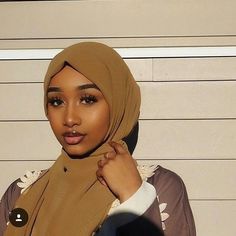 🖤lonerhijabi🖤 Black Hijabis, Hijab Fashionista, Mode Turban, Muslim Fashion Hijab, Turban Style, Beautiful Muslim Women, Hijabi Girl, Hijabi Fashion