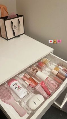 Self Care Drawer Organization, Self Care Drawer, Makeup Products Organization, Drawer Skincare Organization, Organisation Ideas Makeup, Vanity Drawers Ideas, Cute Vanity Organization Ideas, Organized Vanity Drawers