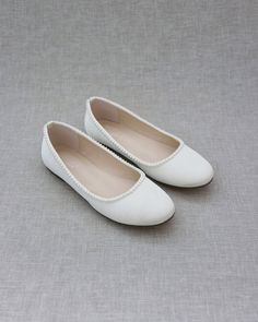 Bride Shoes Flats, Winter Wedding Shoes, Shoes For Brides, Bridal Shoe, Bridal Flats, Reception Details, Wedding Shoes Flats, Women Flats, Bride Shoes