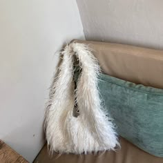 Faux fur, hobo bag, shoulder bag, tote bag, fluffy, fashion, styling, outfit inspiration Wearables Design, White Faux Fur, Hobo Bag, Winter Collection, Cloth Bags, Streetwear Fashion, Fashion Art, Chic Style, Faux Fur