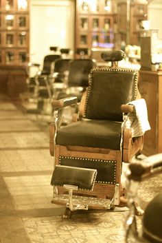 Barbers Old School Barber Shop, Shaved Hair Cuts, Beauty Parlor, Wet Shaving, Man Up