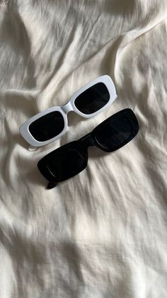 Pretty Sunglasses, Black Things, Sunglasses Aesthetic, Classy Glasses, Fancy Glasses, Funky Sunglasses, Sun Glasses Women, Funky Glasses, Top Sunglasses