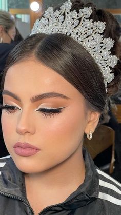 Beige Quince Makeup, Brown Quince Makeup, Make Up For Quinceanera Makeup, Make Up For Wedding The Bride, Xv Makeup Ideas Natural, Champagne Makeup Look Quince, Quincenera Makeup Full Face, Baby Blue Quince Makeup, Natural Makeup Quinceanera