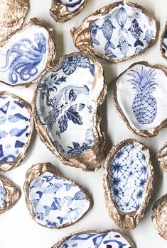 blue and white plates with pineapples on them are arranged in the shape of hearts