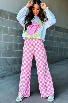 Fun Trendy Outfits, Pink Checkered Pants Outfit, Colorful Unique Outfits, Cute Artist Outfits, Funky Clothing Style, Dream Wardrobe Outfits, Pink Plaid Pants Outfit, Colorful Fun Outfits, Artist Fashion Outfits