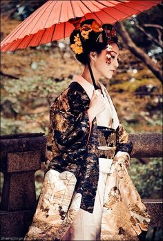 Japanese Kimonos | Tumblr Modern Geisha, Geisha Samurai, Turning Japanese, 일본 패션, Kyoto Japan