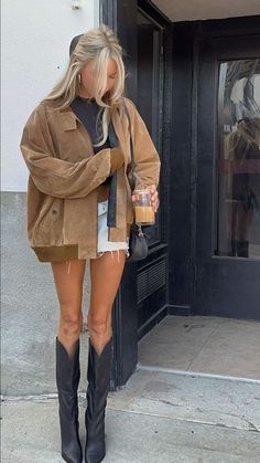 Janae Roberts, Look Adidas, Estilo Indie, Skandinavian Fashion, Nashville Outfits, Cold Outfits, Miniskirt Outfits, Outfit Inspo Fall, Country Outfits