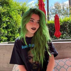 Fall Bold Hair Color, Blonde Hair Green Money Piece, Bright Green Hair Color, Brown Hair Green Money Piece, Joker Hair Color, Split Dyed Hair Colorful, Green Hair Outfit Ideas, Iroiro Pink, Dark Vivid Hair Color