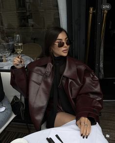 Wine Aesthetic Outfit, Edgy Chic Aesthetic, Femme Fatale Outfit Casual, Femme Fatale Aesthetic Outfit, Femme Fatale Aesthetic, Chique Outfit, Burgundy Outfit, Mode Zara, Italy Outfits