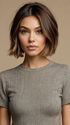 👑 Beautiful Short Blonde Bobs Short Bob Hairstyles | Professional Brilliance 🌸 Chopped Bob Haircut, Classy Short Hair, Short Blonde Bobs, Beautiful Shorts, Sleek Hairstyles, Short Blonde, Blonde Bobs, Short Bob Hairstyles, Elegant Hairstyles