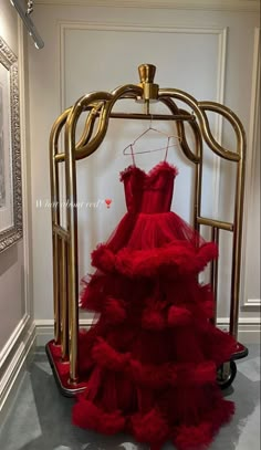 Tulle Design Fashion, Valentines Day Dress Black Women, Vintage Luxury Dress, Baroque Dress Modern, Old Money Ball Gowns, Movie Premiere Dress Ideas, Red Ruffle Prom Dress, Dress Outfits For Birthday, How To Make Your Own Dress