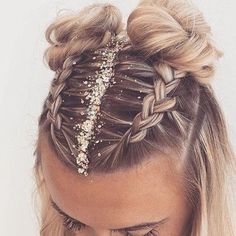 Nye Hairstyles, Peinados Fáciles Para Cabello Corto, Penteado Cabelo Curto, Festival Hair, Holiday Hairstyles, Short Hairstyle, Glitter Hair, Black Braids, Box Braids Hairstyles