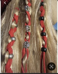 Bohemian Hair Styles, Nem Halloween Makeup, Pirates Costume, Pirate Hair, Headband Ponytail, Boho Headbands, Beaded Hair Extensions, Pirate Costumes, Bohemian Hair