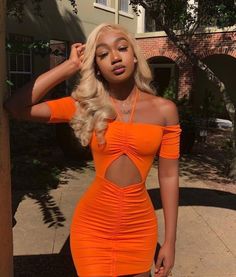 So this is Teresa kiana she’s my favorite YouTuber . If you tryna order sum cute affordable clothes watch her clothing hauls Ash Blonde Balayage, Balayage Hair Dark, Looks Black, Blonde Wig, Moda Vintage, Orange Dress, Birthday Outfit, Look Fashion, American Apparel