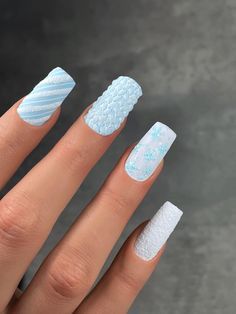 Daisy Acrylic Nails, Chic Nail Art, Winter Nail Art, Winter Nail, Fashion Trends Winter, Fresh Look, Winter Nails, White Christmas, Christmas Nails