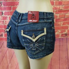 1826 Jeans Jr Women's Blue Shorts Size 9 Waist Approximately 32" Inseam 3" Rise 8" Fitted Denim Shorts With Short Inseam, Fitted Jean Shorts With Short Inseam, Fitted Jean Shorts With Short Inseam And Pockets, Fitted Jean Shorts With Pockets, Juniors Jeans, Aesthetic Outfit, Blue Shorts, Summer Aesthetic, Jeans Shorts