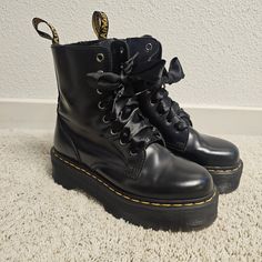 Doc Martens Jadon Smooth Leather Platform Boots - Women's Size 7, Men's Size 6 - Side Zipper - Black Ribbon Laces - Gently Used, In Excellent Condition - Cute Af Doc Martens Zipper, Jadon Smooth Leather Platform Boots, Doc Martens Jadon, Jadon Platform Boots, Platform Boots Women, Doc Martens Boots, Moto Boots, Doc Martens, Black Ribbon