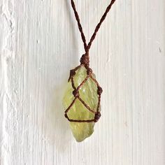 Adjustable Necklace Ft. A Natural Green Calcite (1.5” Long) Mixed With Light Green & Yellow Hues Wrapped In A Brown Waxed Polyester Twisted Thread. : Adjustable Knot! (Opens Up To 27") #: Handmade Necklace Healing Crystals Jewelry Metaphysical Stones Gemstones Rocks Reiki Energy Meditation Yoga Protection Earthcore Witchy Wicca Magick Occult Oddities Tarot Slytherin Hobbit Elf Handmade Bracelet Boho Romantic Goth Fairy Grunge Jewelry Gypsy Stackable Bracelet Dainty Minimalist 90s Y2k 2000s Vinta Green And Brown Accessories, Earthy Aesthetic Accessories, Goblin Core Trinkets, Gremlincore Accessories, Elf Jewelry Necklace, Grunge Trinkets, Brown Crystal Necklace, Forest Witch Jewelry, Gold Hippie Jewelry