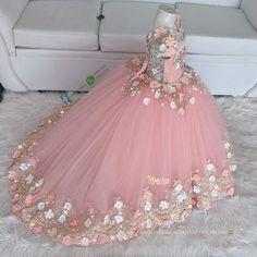 Cincoñera Ideas, Cincoañera Ideas, Elegant Flower Girl Dress, Bridal Lehenga Designs, Pretty Quinceanera Dresses, Girls Frock Design, Kids Gown