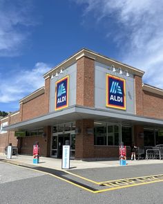 an aldi store is shown on the street corner