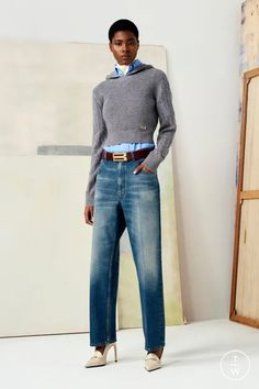 Tagwalk: The Fashion Search Engine Denim Runway, Viktoria Beckham, Style Victoria Beckham, Victoria Beckham Collection, Victoria Beckham Style, Knitted Hood, Fall Winter 2024, How To Make Clothes, Cropped Flares